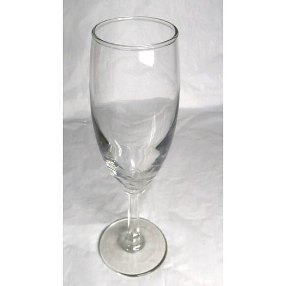 Set of 4 Clear Wine Glasses Classic Goblet Style Elegant Stemware Minimalist - Picture 2 of 3